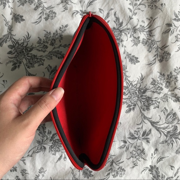 Guess IPAD Sleeve - Picture 3 of 3